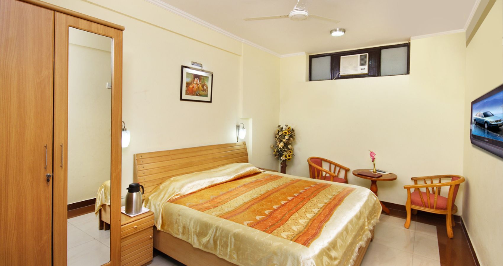room-img